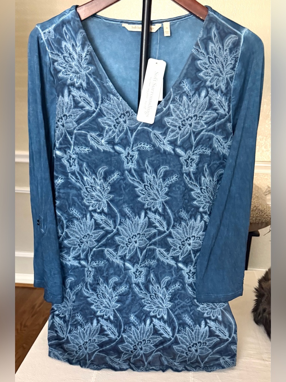 Soft Surroundings embroidered top new size small